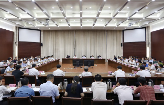 市委理論學習中心組舉行集體學習會